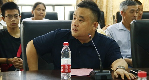 潘爱民为新生及家长介绍威尼斯9499登录入口情况.jpg